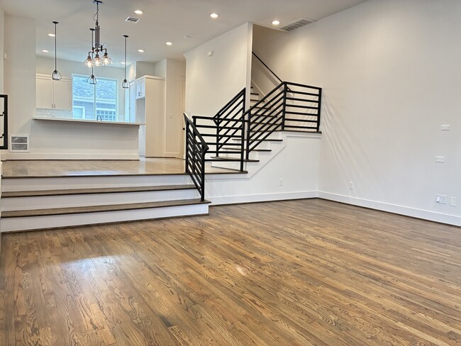 Building Photo - 1535 W 24th St