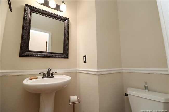 Building Photo - 214 Sylvia Ln