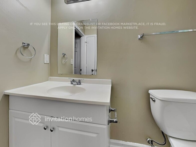 Building Photo - 5995 Bayside Dr NW