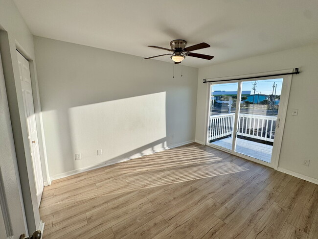 Building Photo - 8003 Beach Dr