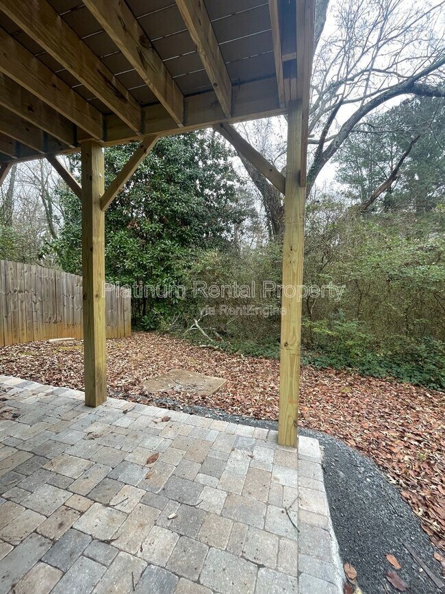 Building Photo - 1052 Westfield Trace