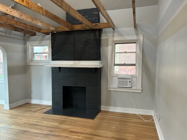 Building Photo - 7433 Penfield Ct