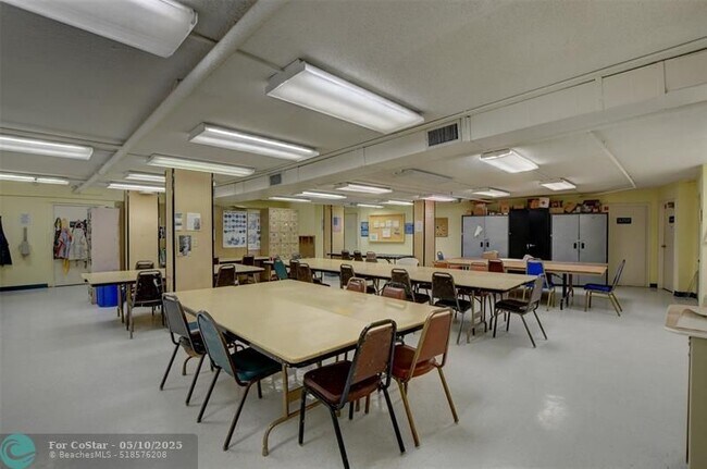 Building Photo - 476 Tilford V