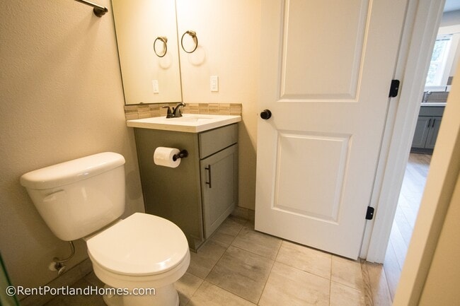 Building Photo - ADS457