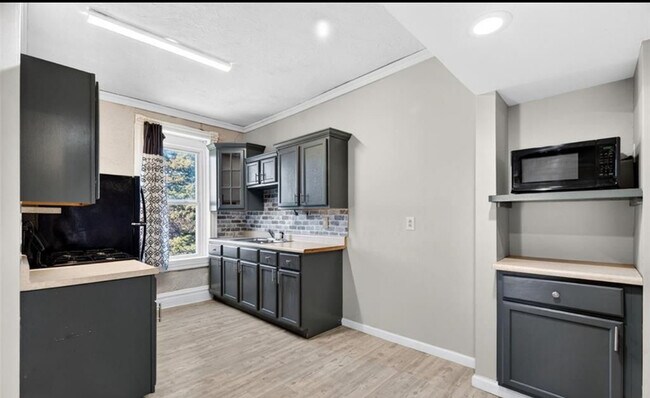 Building Photo - 3005 S Compton Ave