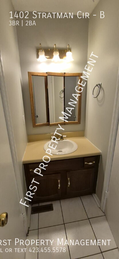 Building Photo - 1402 Stratman Cir