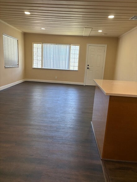 Building Photo - 2205 A E Isaacs Ave