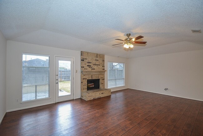 Building Photo - 3015 Sam Houston Dr