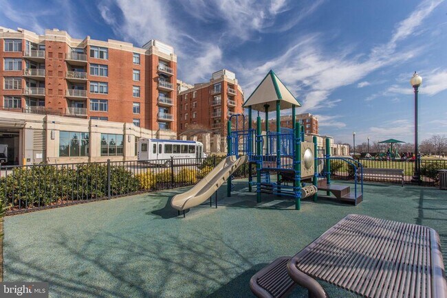 Building Photo - 3650 S Glebe Rd