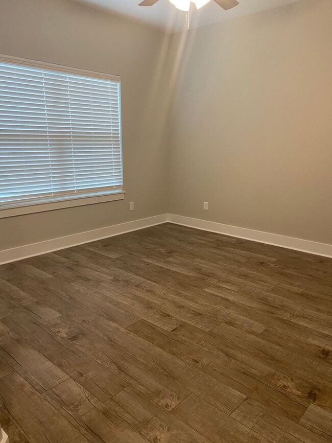 Building Photo - 3 Bedroom, 2 Bath Home in Valley View - PR...