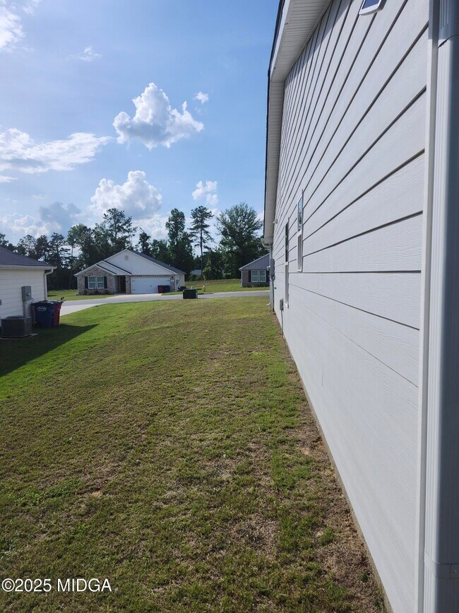 Building Photo - 272 Laurel Springs Dr