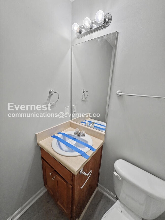 Building Photo - 3 Bed, 2 Bath Home with Off-Street Parking / Pet-Friendly / Available Now!