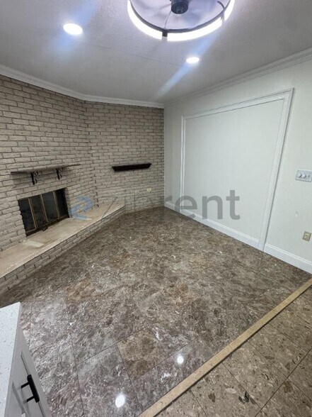 Building Photo - Unit