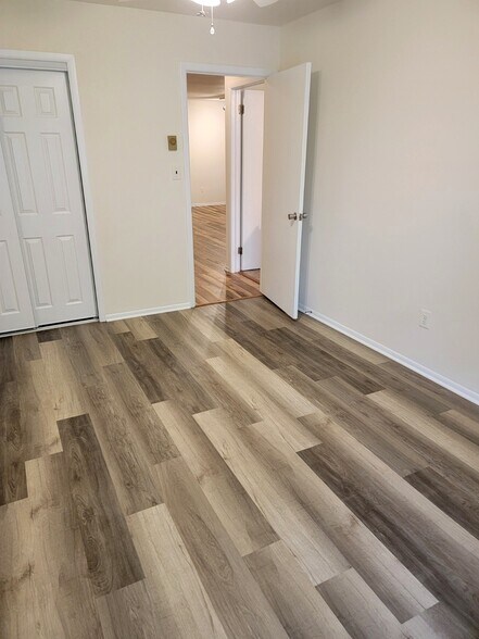 Building Photo - 117 Amberly Dr