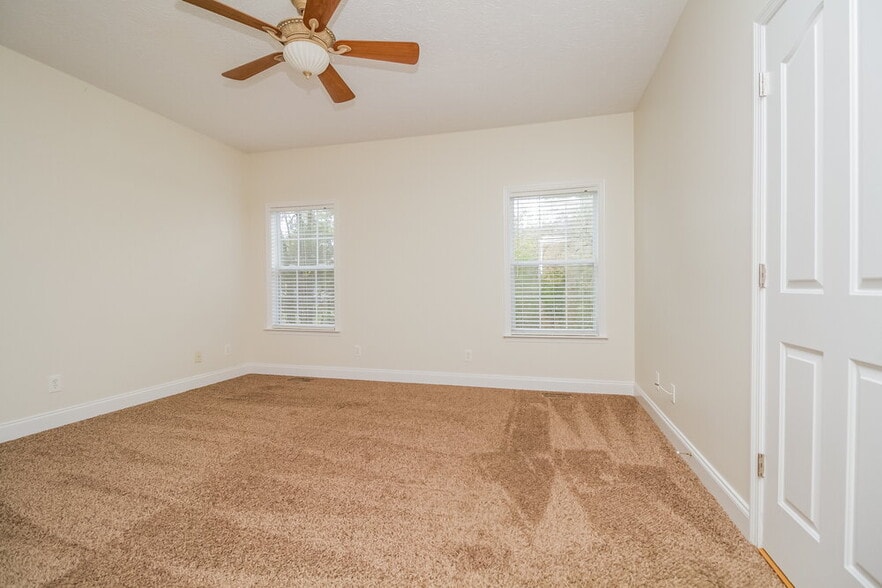 Building Photo - 3011 Overhill Ct