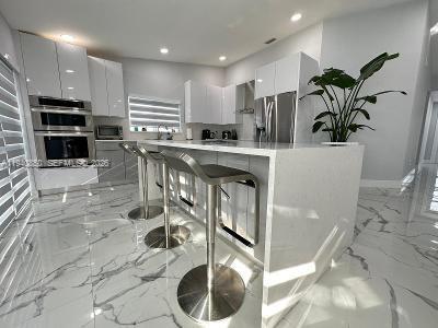 Building Photo - 1040 SW 142nd Ave