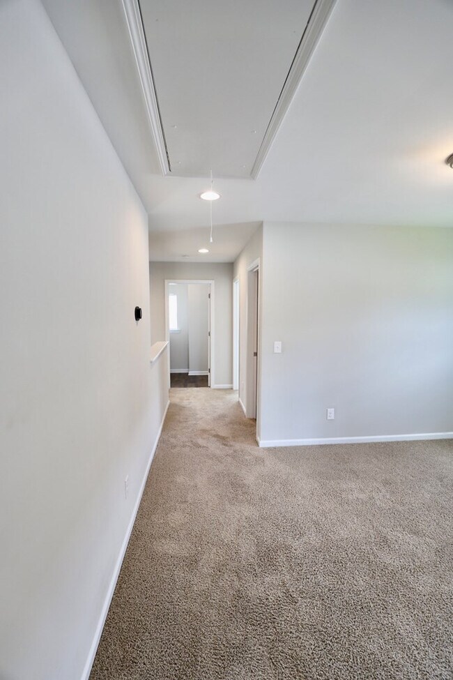 Building Photo - 3680 Moseley Dr