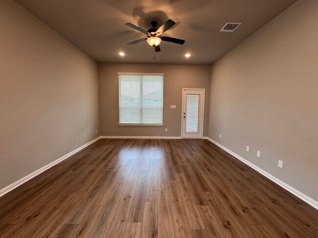 Building Photo - 1312 Dowdy Dr