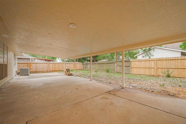 Building Photo - 6607 Bayou Crest Dr