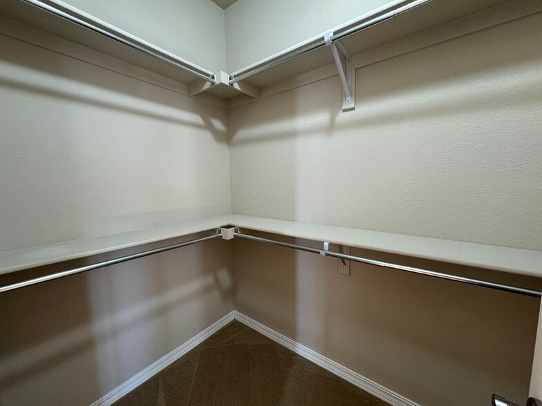 Building Photo - 475 Eclipse Dr