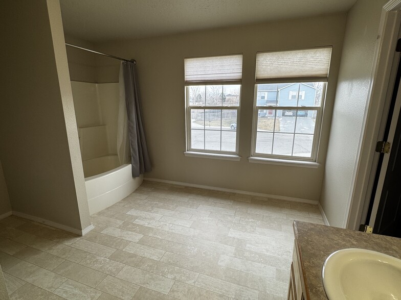 Building Photo - 172 W Tehuti Ct