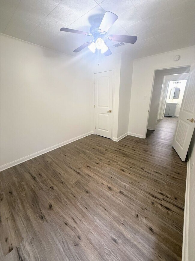 Building Photo - Cozy 3 bedroom, 2 bathroom home in Lake Charles