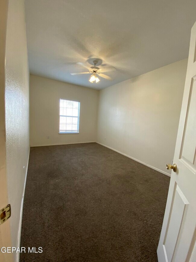 Building Photo - 2215 King James Pl