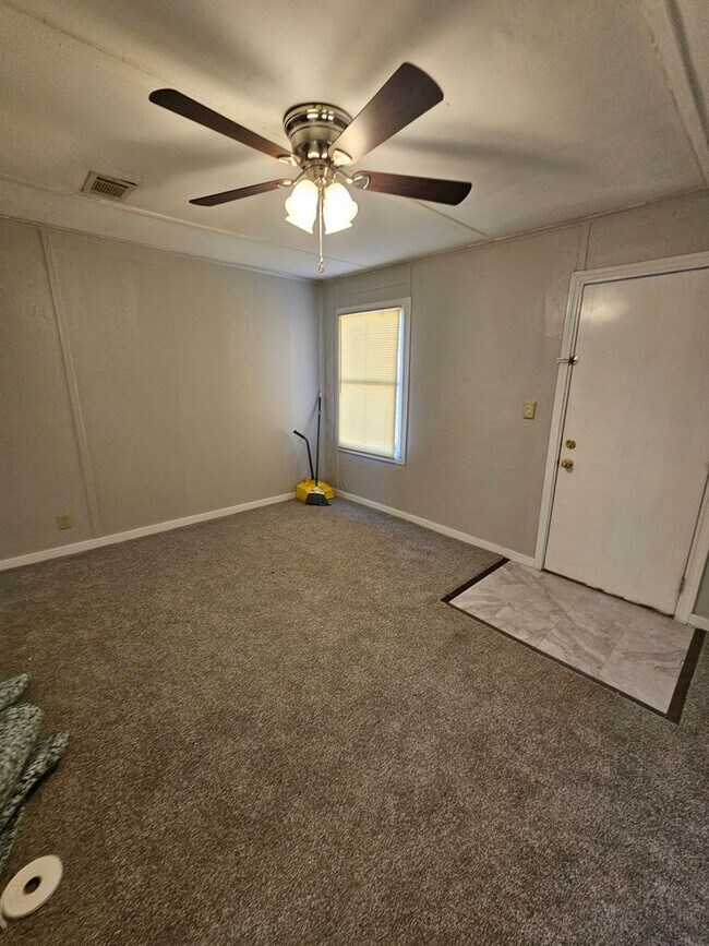 Building Photo - Rental in Jacksonville