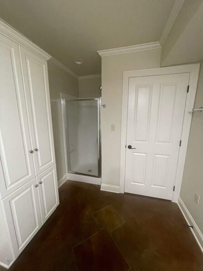 Building Photo - 1200 E Main St