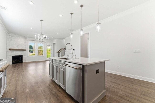 Building Photo - 2025 Abbey Rd