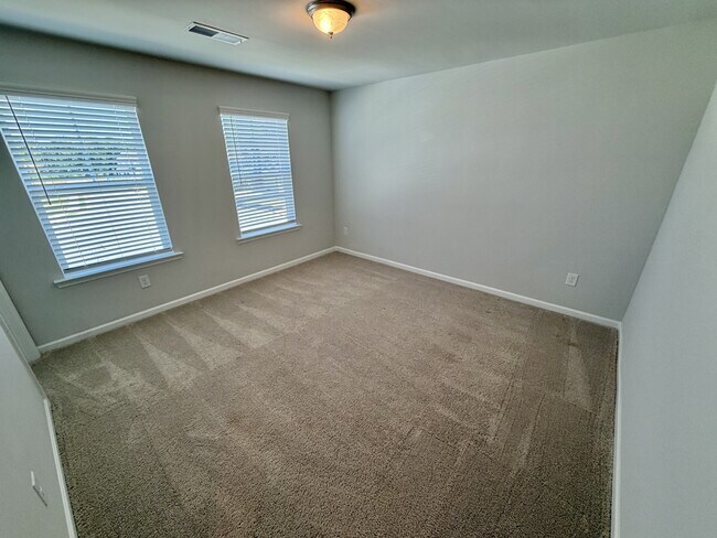 Building Photo - 540 Teversham Dr