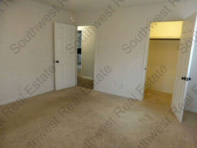 Building Photo - Updated 3 bedroom, 2 bath, & 2 car garage ...