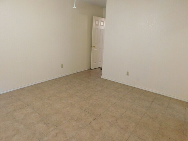 Building Photo - Stockton Properties  ( 2025/27 Redwing Way )