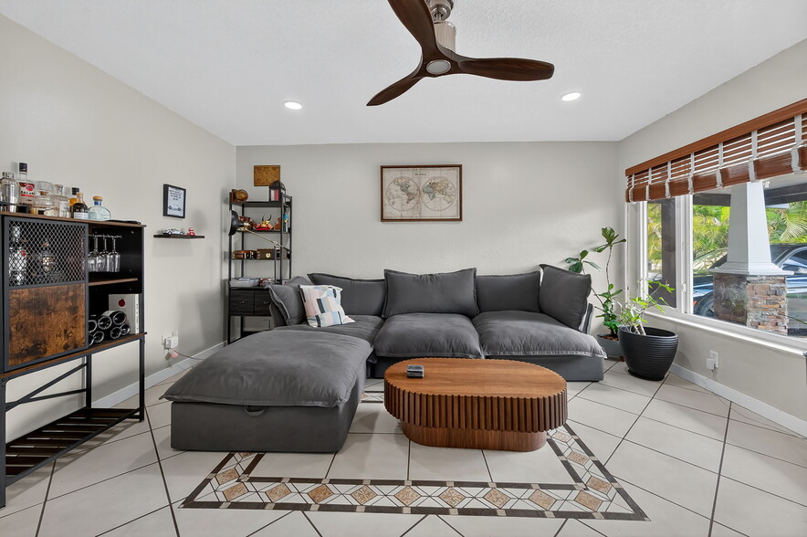 Building Photo - 6640 Douglas St