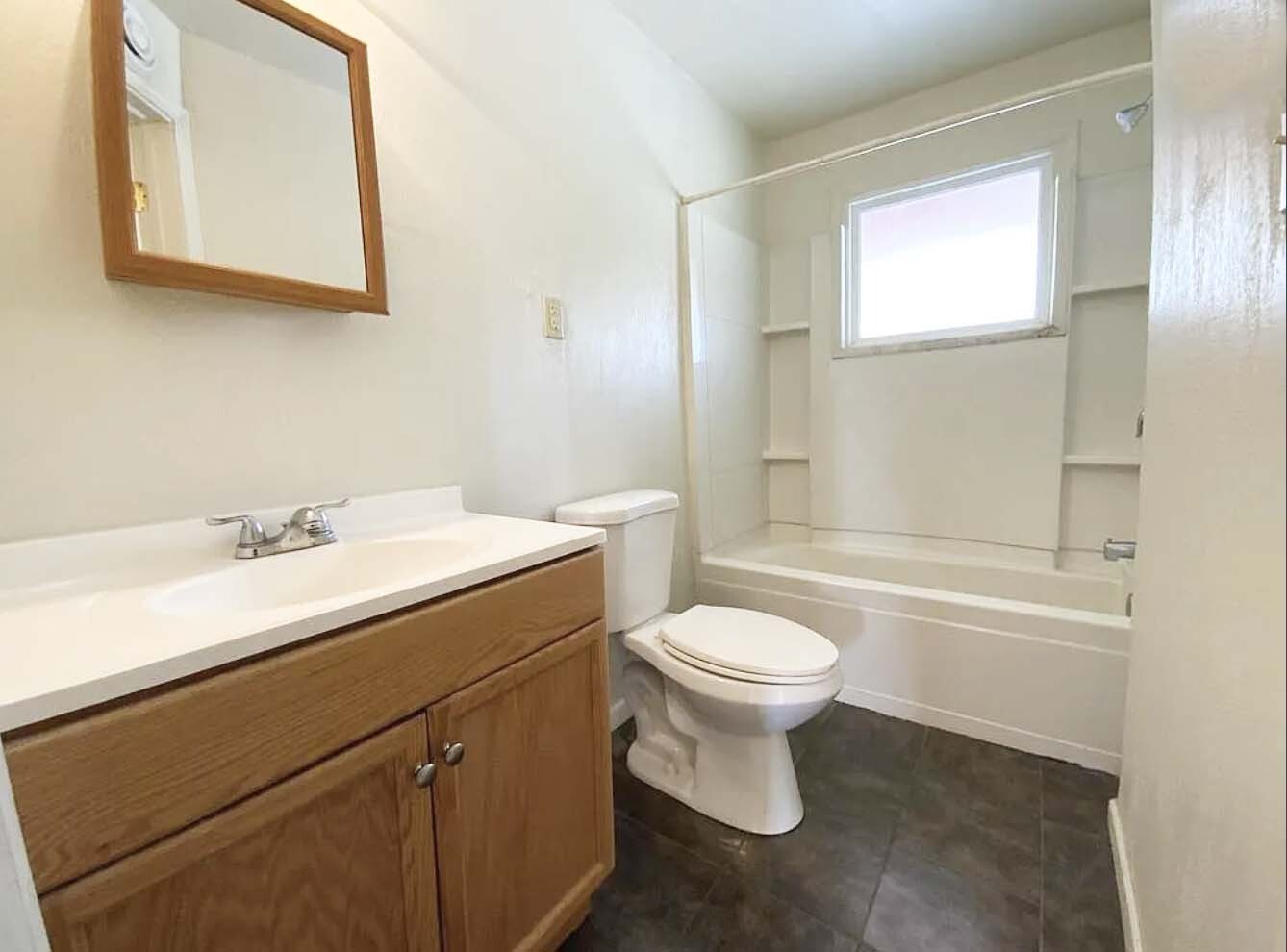 Building Photo - 221 Sterrett St