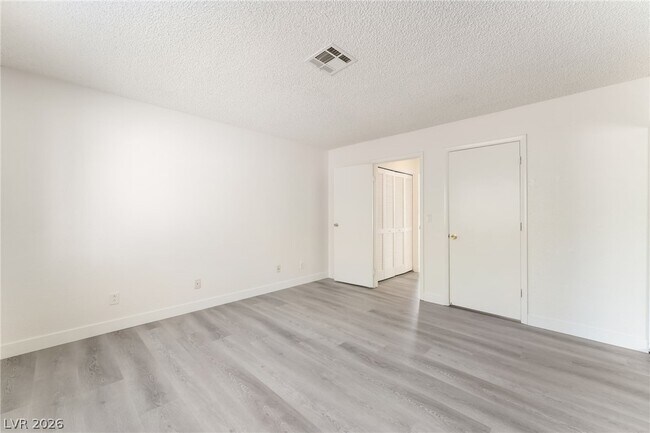 Building Photo - 3645 N Veneer Ln