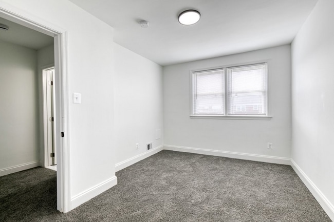 Building Photo - 2226 Redthorn Rd