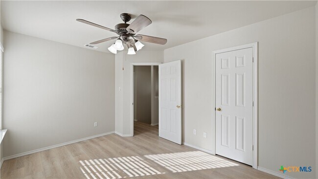 Building Photo - 821 Benning St