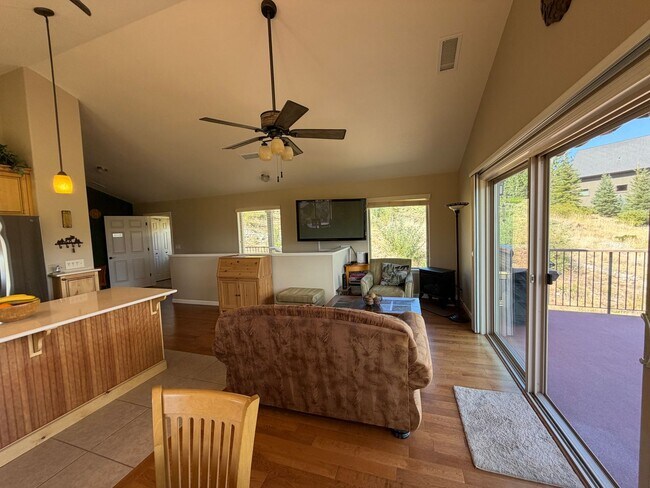 Building Photo - 799 Lookout Point Cir