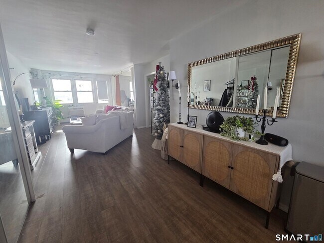 Building Photo - 444 Bedford St