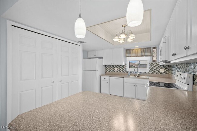 Building Photo - 15350 Moonraker Ct