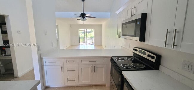 Building Photo - 6948 SW 36th Ct