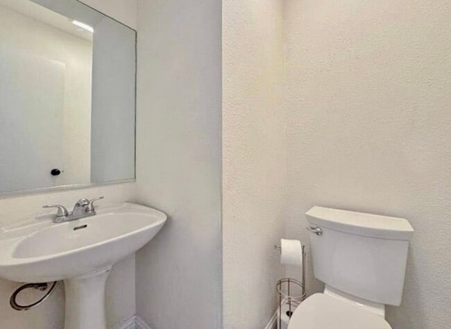 Building Photo - OAK RIDGE VILLAGE CONDO