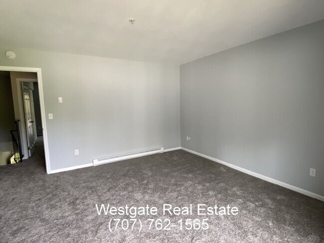 Building Photo - 1016 Eleanor Ave