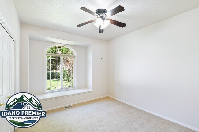 Building Photo - 418 E Trailside Dr