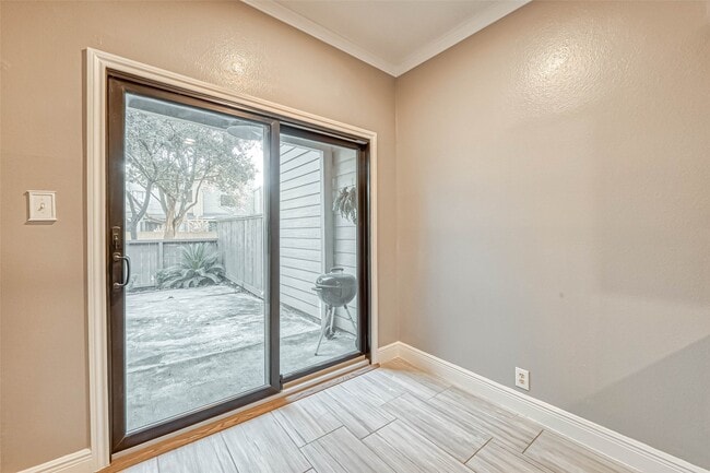 Building Photo - 11733 Lakeside Pl Dr