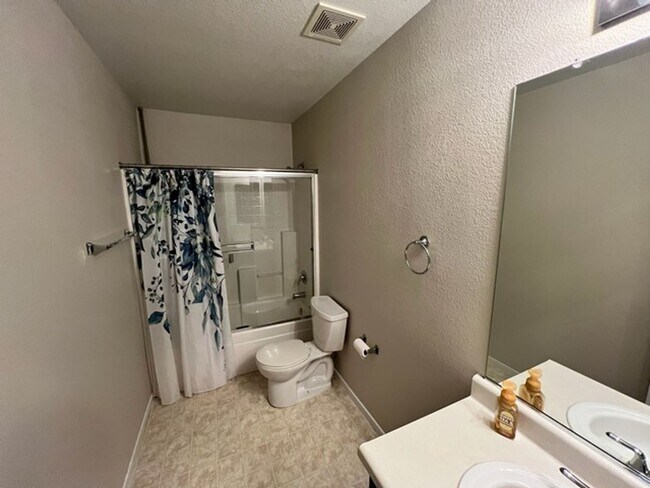 Building Photo - Lemon Valley Three Bedroom