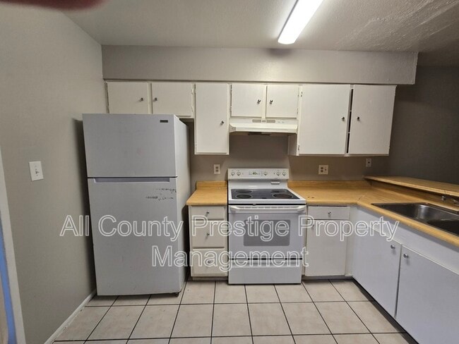 Building Photo - 2434 E Waltann Ln