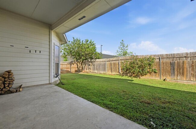 Building Photo - 1665 Amberwood Loop