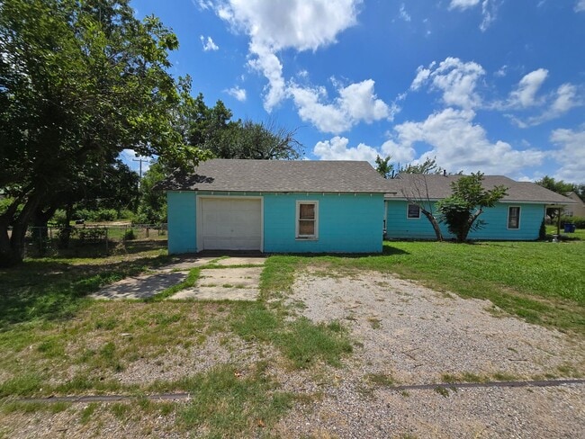 Building Photo - Charming 2 bedroom, 1 bathroom home